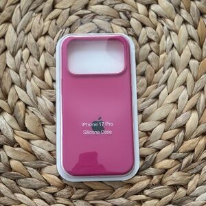 Apple iPhone 17 Pro Silicone Case - Vibrant fushia Pink